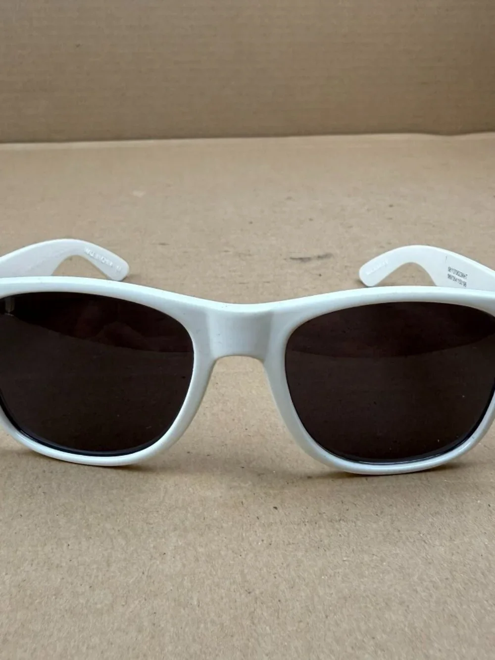 Metro by T-Mobile White Sunglasses 100% Recycled Material DAMAGE Minor Scratches